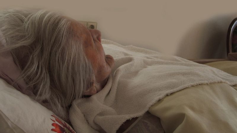 94-latka zapisała w testamencie mieszkanie sąsiadce. Po śmierci kobiety pojawił się jej syn
