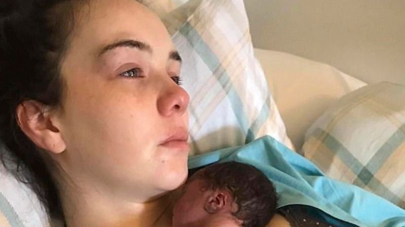 Przez 2 tygodnie mieszkali ze zmarłą, nowo narodzoną córeczką. Chcieli się nią nacieszyć