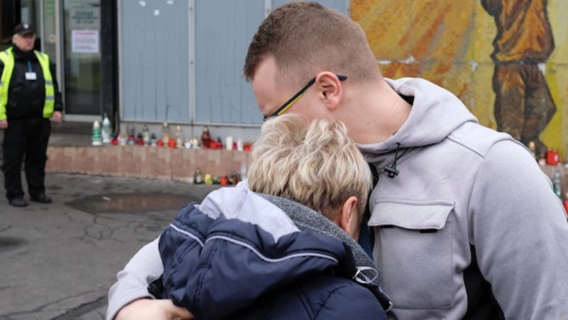 Matka jednego z górników pojechała do Czech. „Nie mogę mówić. Oni zabili mi syna”
