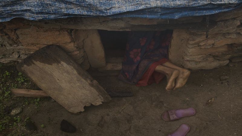 Nie żyje Nepalka i dwójka jej dzieci. Zginęli, bo kobieta miała okres