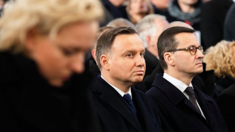 Duda siedział w piątym rzędzie na pogrzebie Adamowicza. Szczerski zajął głos w sprawie