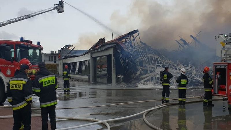 Lidl w Wadowicach doszczętnie spłonął. Ewakuowano klientów i pracowników sklepu