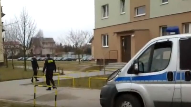 Tragedia we Wrocławiu. 19-latka zmarła na klatce schodowej tuż przed wejściem do mieszkania