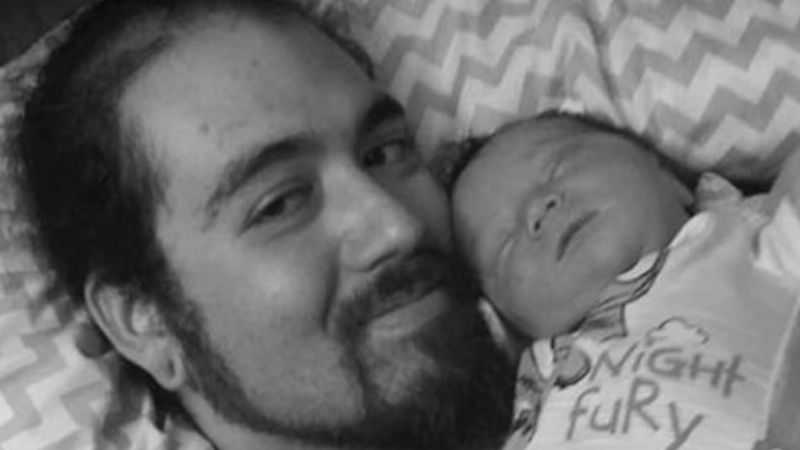 24-latka obudził płacz miesięcznego synka. Mężczyzna zgotował mu w domu piekło
