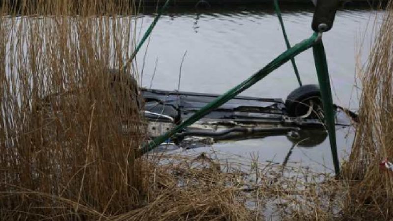 Holandia: Wyłowiono samochód z kanału. W środku znajdowały się ciała czworga Polaków