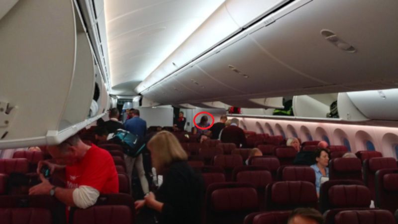 Pasażerka zaczęła rozpaczać w samolocie. Zapomniała zabrać dziecko z lotniska