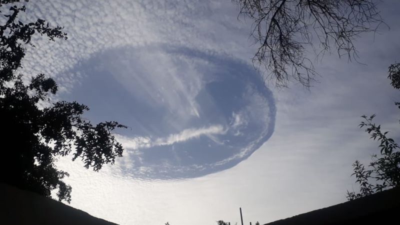 Sfilmował tajemniczą „dziurę” na niebie. Niektórzy twierdzili, że to UFO