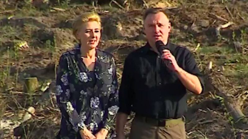 Andrzej Duda śpiewa razem z żoną. Pod nagraniem nie brakuje komentarzy