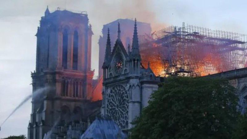 Katedra Notre Dame stanęła w płomieniach. Mer Paryża pokazała ważne zdjęcie