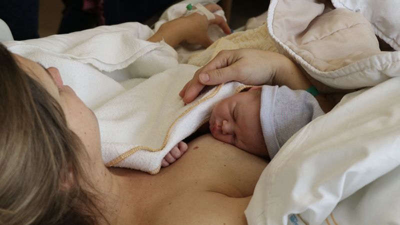 Kobietę rozerwało podczas porodu. Tragiczny błąd lekarzy w podwarszawskim szpitalu