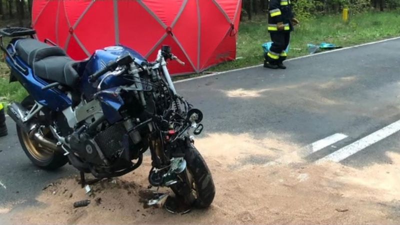 wypadek motocyklisty i jego 11-letniego syna