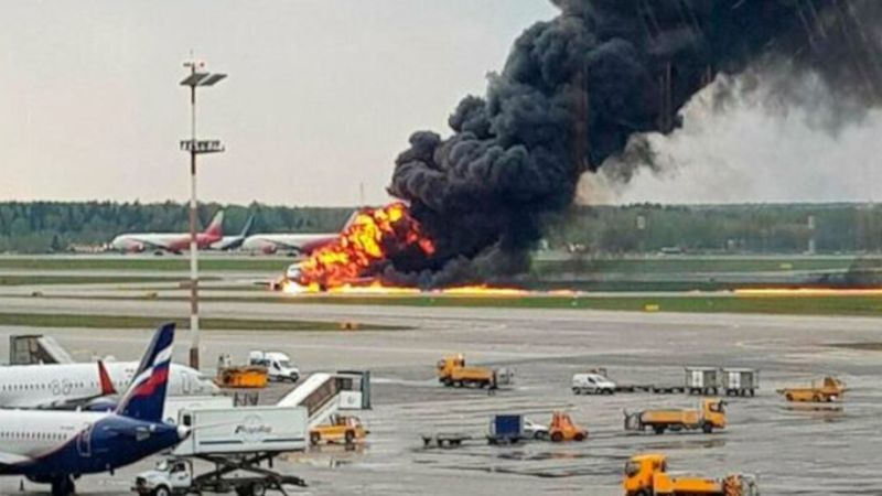 Bilans pożaru samolotu w Rosji jest tragiczny. Zginęło 41 osób, w tym dwoje dzieci