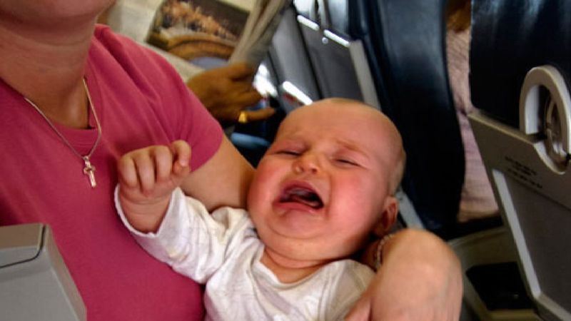 Modelka nie mogła znieść płaczu dziecka w samolocie. „Wolałabym siedzieć koło zwierzęcia…”