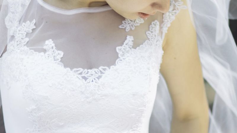 Poprosiła internautów o opinię na temat sukni ślubnej. Komentarze były bezlitosne