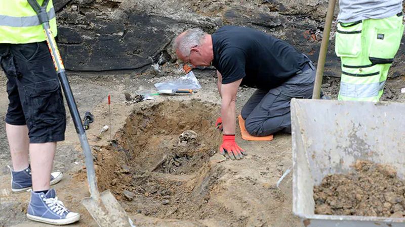 Ludzkie szczątki w dawnym warszawskim więzieniu. Były zakopane pod spacerniakami