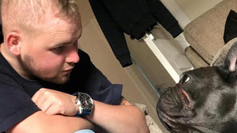 25-latek zmarł na nowotwór, a po 15 minutach odszedł jego pies. Rodzina była poruszona