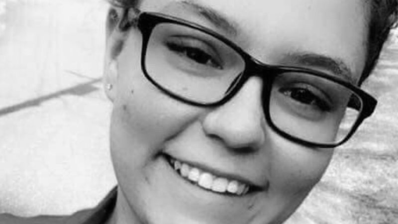 17-latka zginęła w makabrycznym wypadku. Po śmierci nadal trzymała w rękach telefon