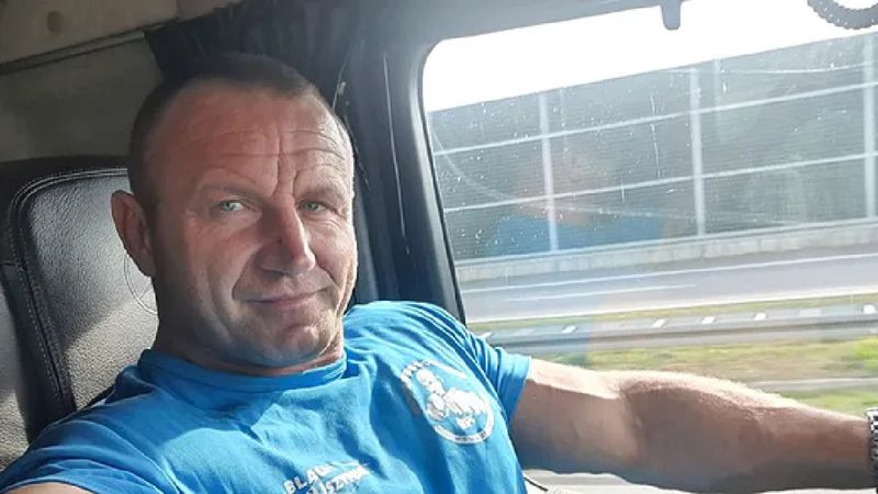 Mariusz Pudzianowski wrzucił selfie z ciężarówki. Pod zdjęciem aż zawrzało