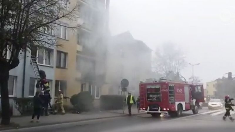 Pożar w jednym z mieszkań bloku w Brodnicy. 30 osób zostało uwięzionych w środku