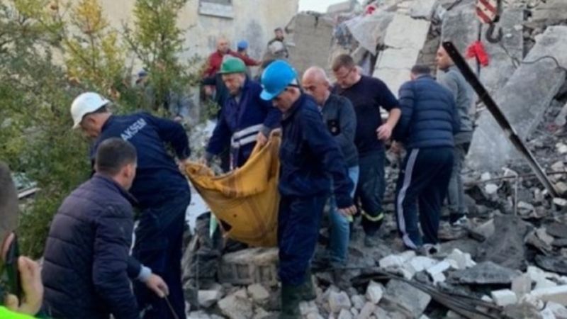 Silne trzęsienie ziemi w Albani. Nagranie z akcji ratunkowej mrozi krew w żyłach
