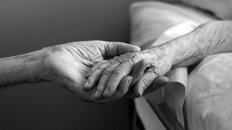 Małżeństwo emerytów popełniło samobójstwo po obniżeniu emerytury. Nie było ich stać na życie