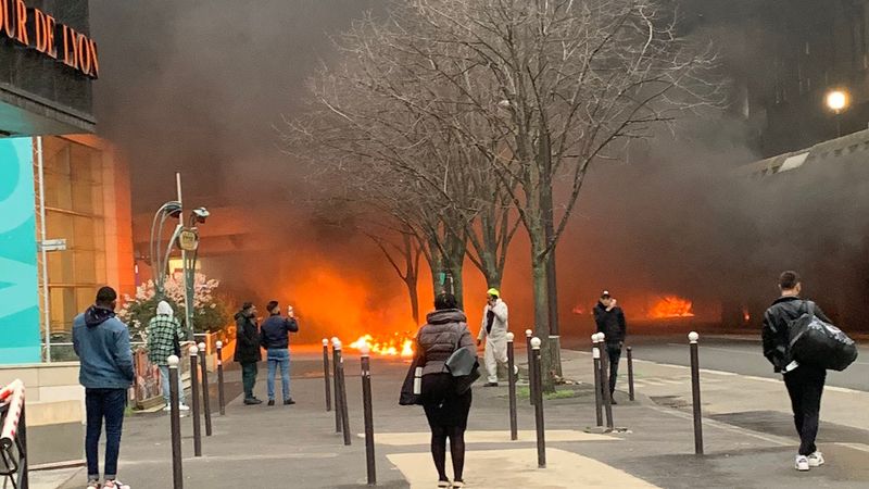 zamieszki w Paryżu 2