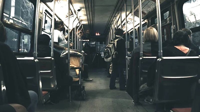 gwałt w szkolnym autobusie