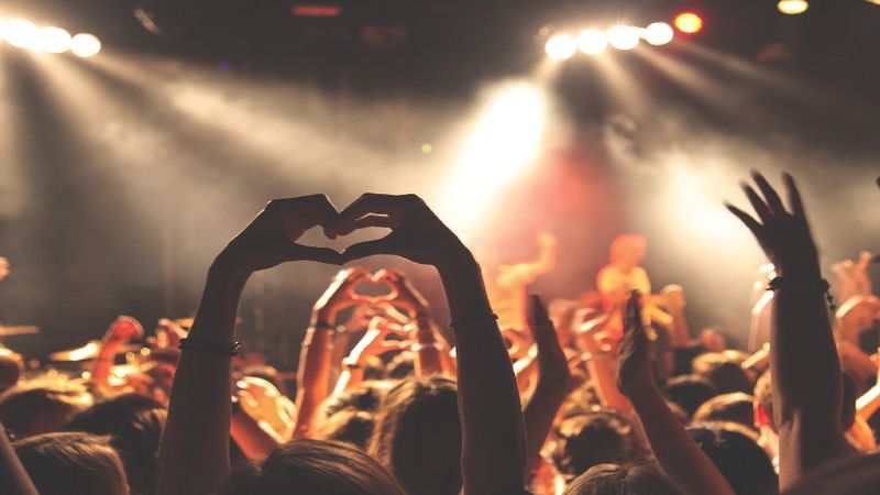Kiedy wrócą koncerty i imprezy masowe? Ekspert WHO nie pozostawia złudzeń