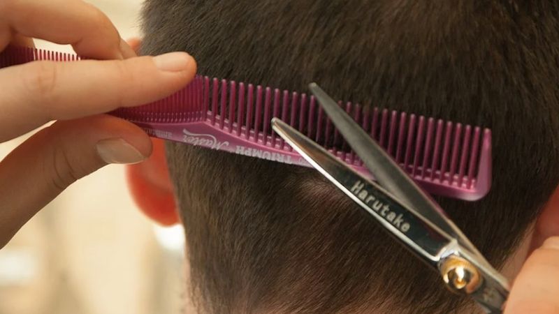 Kiedy otwarcie salonów fryzjerskich? Minister zdrowia podał prawdopodobny termin