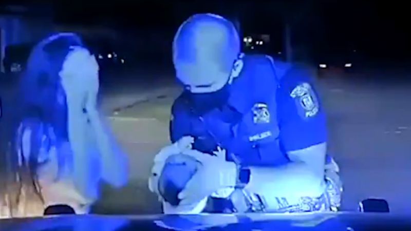 policjant uratował niemowlę