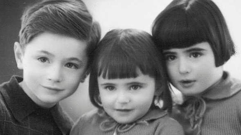 Poruszające zdjęcie z Auschwitz. Trójka dzieci chwilę później już nie żyła