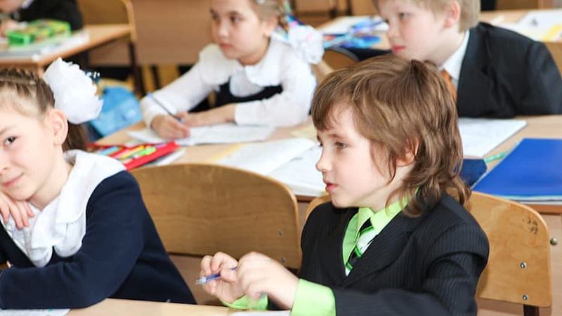 Powrót dzieci do szkół. Minister nauki, Przemysław Czarnek odpowiada