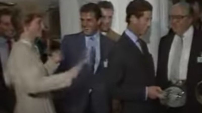 Mało znane nagranie Diany i Karola. Księżna uderza na nim męża butelką!