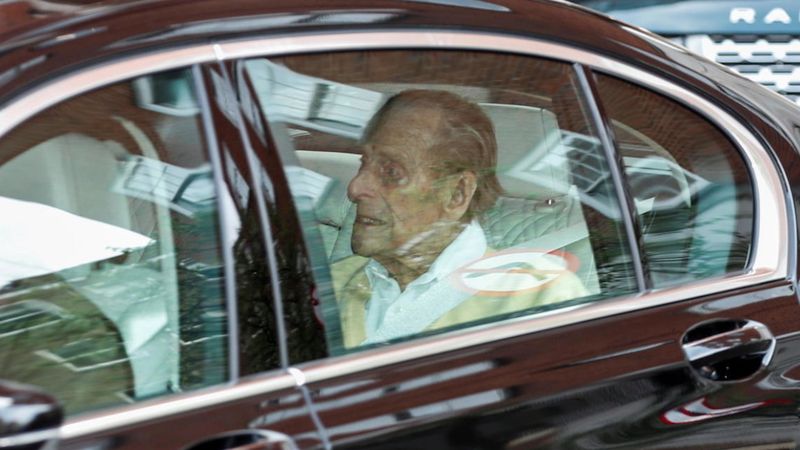 Książę Filip opuścił szpital. Zdjęcia wycieńczonego monarchy obiegły media