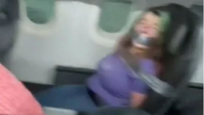 Agresywna pasażerka samolotu: personel przykleił kobietę taśmą do fotela
