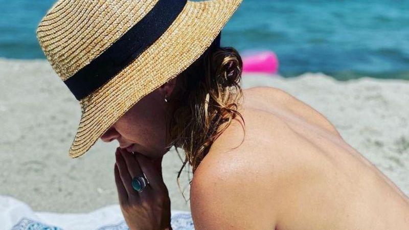 Gwiazda „Na Wspólnej” wrzuciła zdjęcie jak topless opala się na plaży