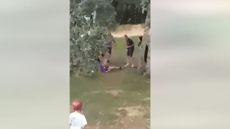 Nastolatek bije chłopca w rzeszowskim skateparku. Nikt nie reaguje