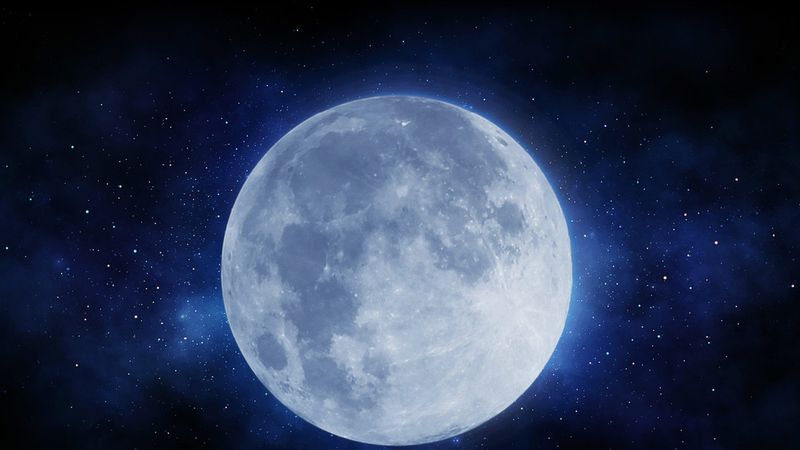 Pełnia niebieskiego Księżyca już w ten weekend. Co to dla nas oznacza?