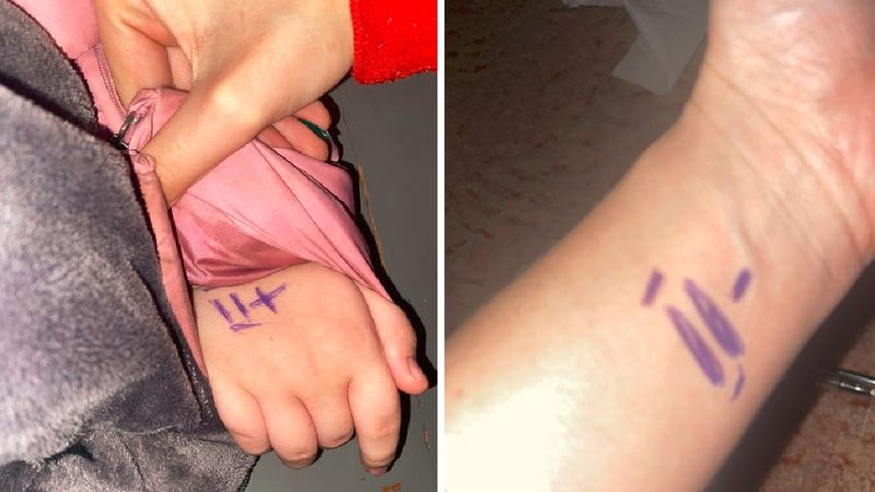symbole na rękach dzieci z Mariupola