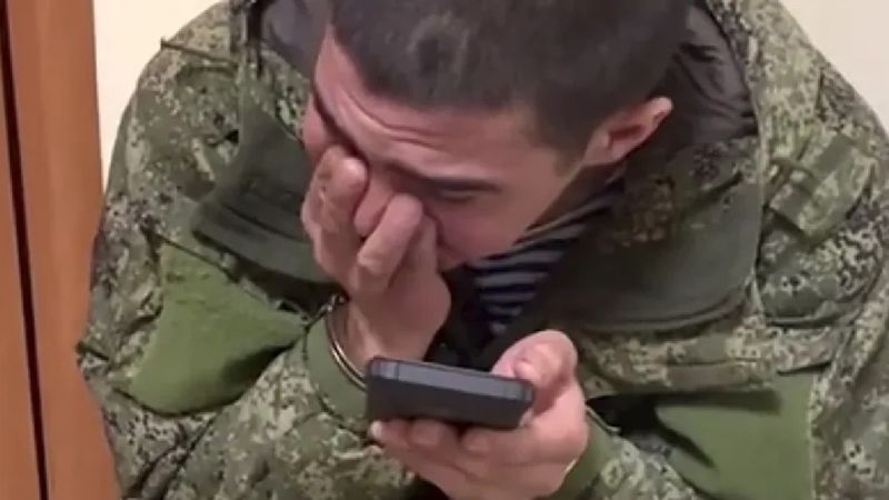 rosyjski żołnierz płakał do telefonu