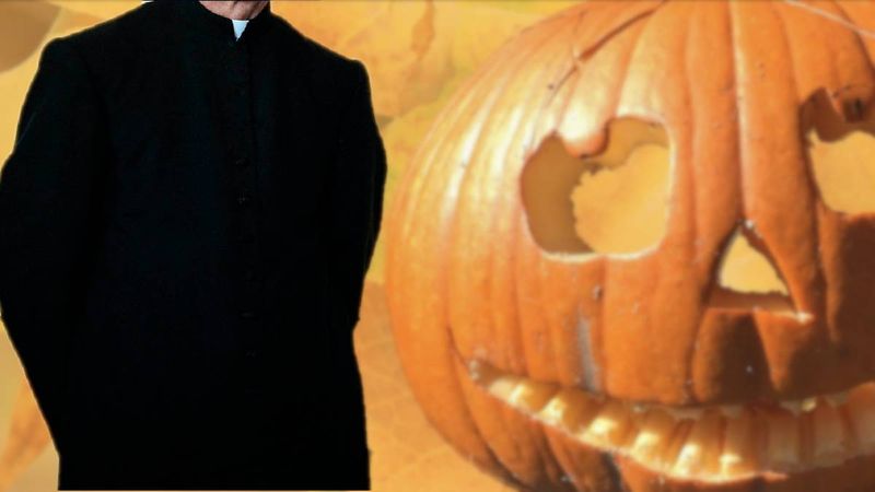 księża ostrzegają przed Halloween