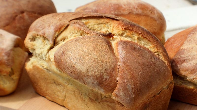 Śląski chleb nadziewany wędzonką. Oto najlepszy przepis na tradycyjny święcelnik
