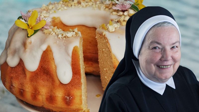 Siostra Anastazja dodaje jeden pokrojony składnik do babki. Zawsze wychodzi wilgotna