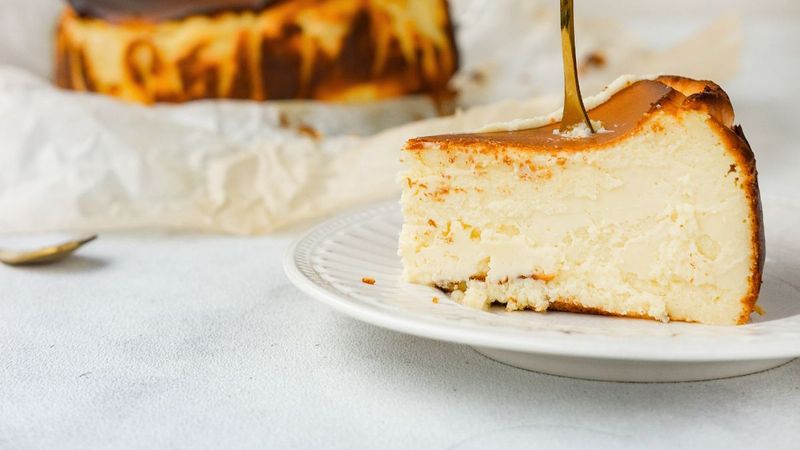 Sernik baskijski będzie hitem nadchodzących świąt. Lepszego w życiu nie jadłam!