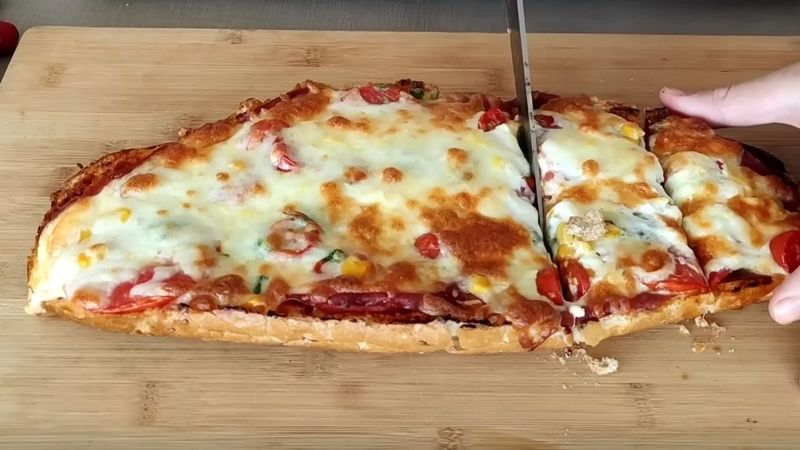 Kanapki odchodzą do lamusa. Rozwałkuj chleb i ułóż ulubione dodatki