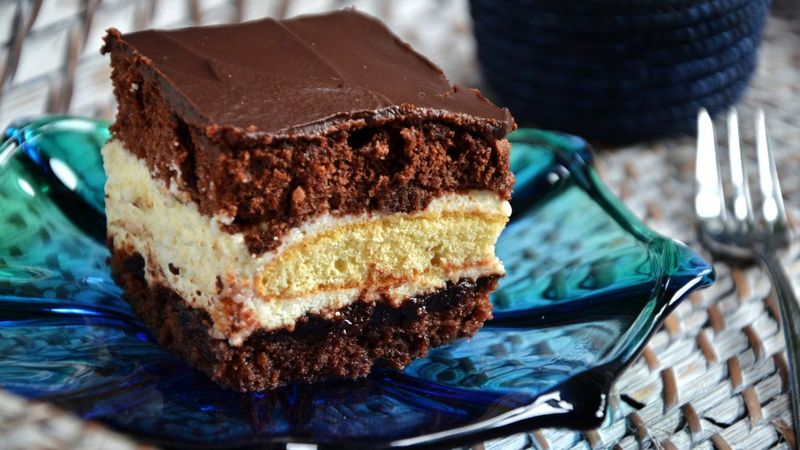 Ciasto Hrabina to hit rodzinnych uroczystości. Sekretem jest masa z dodatkiem, za którym Polacy szaleją