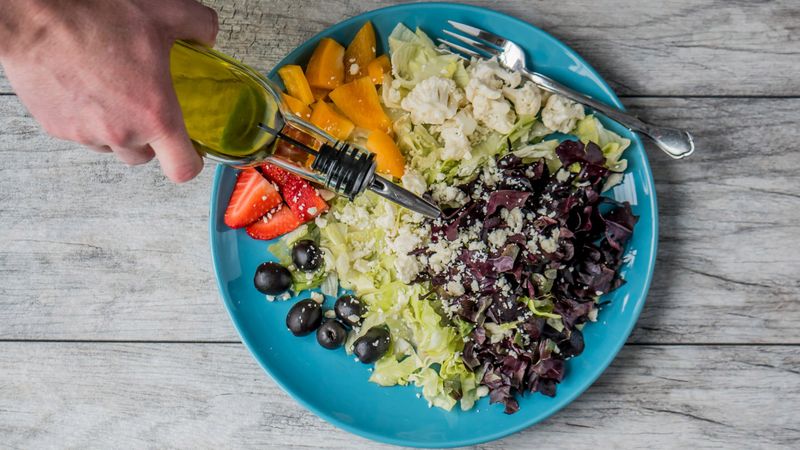 Eksperci wskazali najzdrowszą dietę. Można dzięki niej sporo schudnąć, ale nie tylko