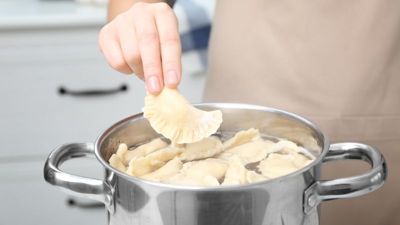 Przy mrożeniu pierogów musisz pamiętać o kluczowej zasadzie. Inaczej nie będą smaczne