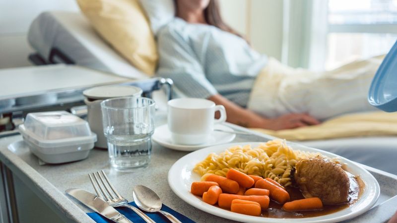 Pracowała w cateringu dla szpitala. Postanowiła przerwać milczenie i ujawnić straszną praktykę