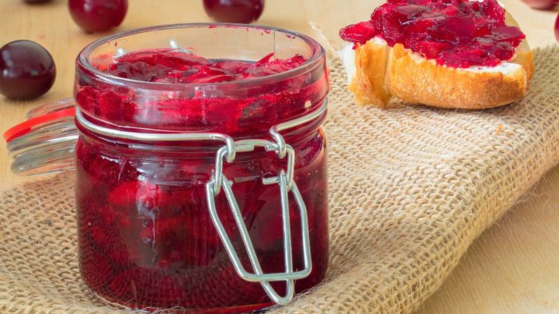 Ciesz się smakiem lata w zimowe dni. Przygotuj konfiturę ze świeżych owoców